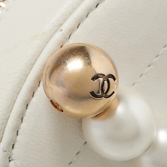 Chanel White Quilted Lambskin Leather Pearl Round Clutch with Chain Bag - Picture 6 of 12